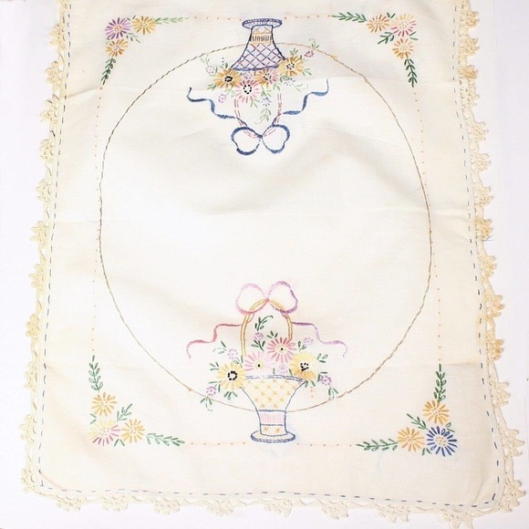 Vintage Square Table Cloth Topper Hand Embroidery Crochet Edges 20x25" - Hey Viv - Picture 2 of 5